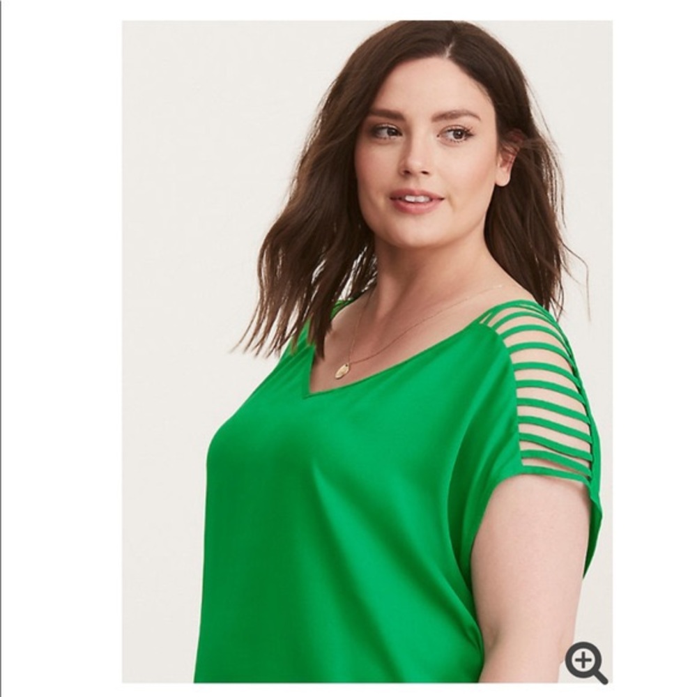 Torrid size 0 Georgette Lattice Sleeve Top in Green